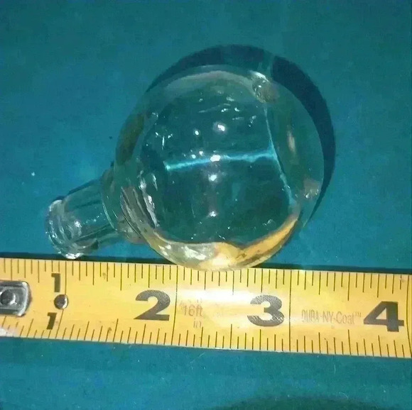 vintage crystal/glass decanters with bulbous bottle and matching stoppers - Picture 6 of 8